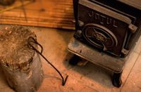 Swój azyl-pracownię Marek ogrzewa za pomocą popularnej kozy