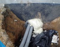 W taki sposób nie należy wprowadzać rur z glikolem do budynku, gdyż fundament zostaje uszkodzony