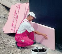 Polistyren ekstrudowany bardzo dobrze zabezpiecza ściany fundamentowe przed stratami ciepła, niestety jest drogi