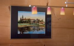 Elementami wystroju są obrazy