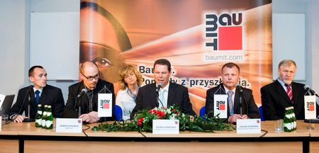 W spotkaniu z dziennikarzami udział wzięli: Ryszard Szymański (Prezes Zarządu Baumit), Alfred Gsandtner (Baumit Beteiligungen GmbH), architekt Roman Rutkowski, Jerzy Zembrowski (Baza Doradztwa Budowlanego), a także Bartłomiej Sosna (PMR Publications).