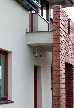 Balkony w domu będą wykończone drewnem