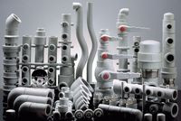 Producenci oferują nie tylko rury, ale także kształtki, zawory czy obejścia.