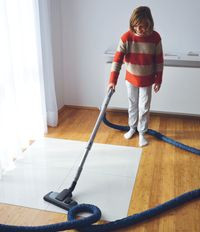 Wąż (9 m) ma pokrowiec, chroniący podłogi i narożniki ścian przed zarysowaniem