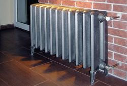 Zaletą grzejników żeliwnych jest trwałość i estetyka kojarząca się z tradycyjnym wystrojem wnętrza