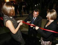 Oficjalnego przecięcia wstęgi dokonał Piotr Kurleto, wsp&oacute;łwłaściciel Max-Fliz