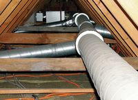 Warto pamiętać, że poddasze nieużytkowe to świetne miejsce do ułożenia różnego typu instalacji