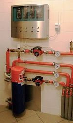 W pomieszczeniu technicznym znajduje się sterownik pompy ciepła Neura