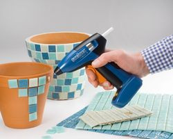 Akumulatorowy pistolet do klejenia NEO 3 firmy STEINEL