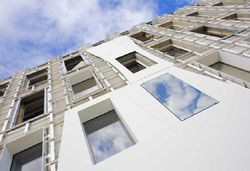 Fasada z DuPont&trade; Corian&reg; hotelu Seeko w Bordeaux, Francja. Projekt: Atelier King Kong Architects (zdjęcie: Arthur Pequin)