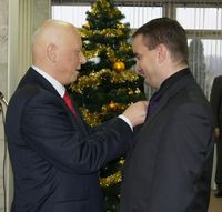 Piotr Tokarski z Grupy Paradyż uhonorowany prezydenckim odznaczeniem