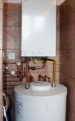 Dom ogrzewany jest wiszącym kotłem gazowym firmy Viessmann