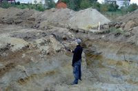 Aby nie uszkodzić rurek kolektora, w którym znajduje się gaz propan R 290, prace bezpośrednio przy wiązkach wykonuje się łopatą