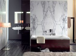 Ściany łazienki w marmurach