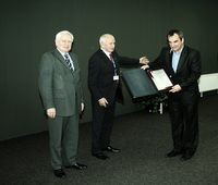 Prezes Zarządu Stolbud Włoszczowa Roman Grudniewski odbiera Certyfikat &bdquo;CQ ITM&rdquo;