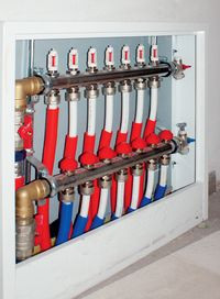 Rozdzielacz g&oacute;rnego źr&oacute;dła znajdujący się na parterze