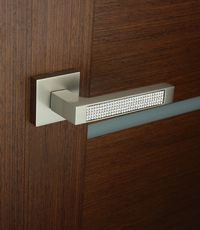 Klamki z kryształkami firmy Domino