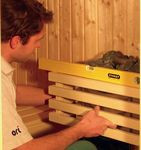 Piec obudowany jest listewkami, by zminimalizować ryzyko poparzenia się