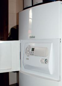 Panel sterowania gazowego stojącego kotła kondensacyjnego firmy Vaillant