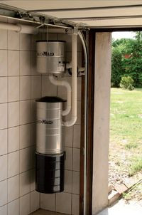 Jednostka centralna powinna być umieszczona blisko ściany zewnętrznej, w kt&oacute;rej znajduje się wylot powietrza wydmuchiwanego przez odkurzacz