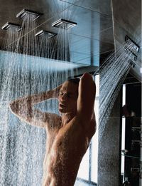 Hydromasaż w wannie albo pod prysznicem?