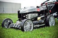 Kosiarka spalinowa czy elektryczna?