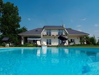 Własna pływalnia pod chmurką