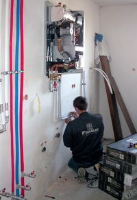 Montaż jednostki wewnętrznej pompy ciepła powietrze-woda