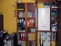 Dom w okolicach Środy Śląskiej. Po zamknięciu drzwiczek szafy w gabinecie, trudno się domyślić, że ukrywa ona hydroboks (jednostkę wewnętrzną Althermy)