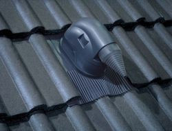 Przejście dachowe Braas dla system&oacute;w solarnych Braas