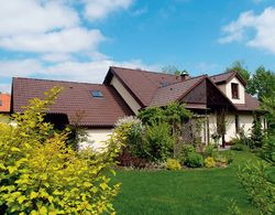 Na budowę swojego wymarzonego domu Żaneta i Kazimierz wybrali 1000 m2 działkę położoną w odległości tylko 25 km od miasta. Dodatkowym jej plusem był dostęp do wszystkich mediów