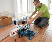 Układanie paneli i warstwowych desek podłogowych