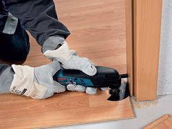 Przycinanie ościeżnicy stosownie do rodzaju i grubości panela oraz zastosowanych materiałów podkładowych