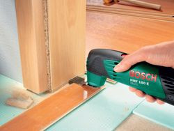 Przycinanie ościeżnicy stosownie do rodzaju i grubości panela oraz zastosowanych materiałów podkładowych