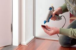 Nowe pistolety do klejenia Dremel 910 i 940