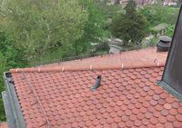 Metalowe elementy umieszczone na dachu powinny być połączone z instalacją odgromową