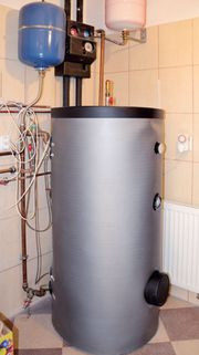 Jeśli zajdzie potrzeba wymiany obecnego zbiornika na wodę (300 l) na większy, w kotłowni (6 m2) jest dostateczna ilość miejsca