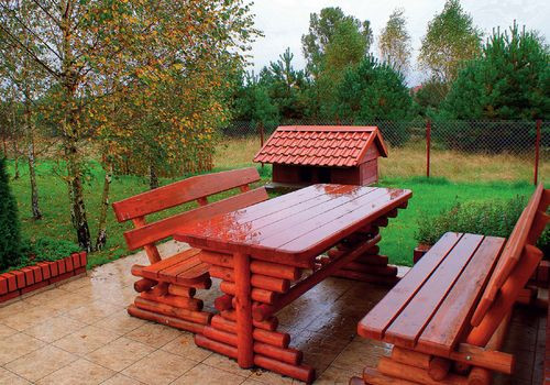 Dom w Czeczotkach otoczony jest zielenią