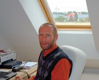 Małe biuro pana domu znajduje się na poddaszu