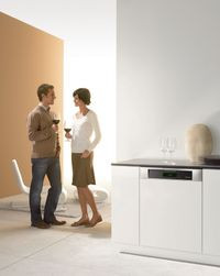 Zmywarka do zabudowy z widocznym panelem sterującym (fot. Miele)