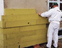 W termomodernizowanych budynkach nie uwzględnia się grubości izolacji w określaniu odległości od granic działki – chyba, że dom stoi na granicy działek