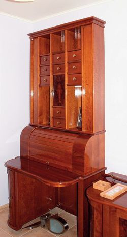 W nowoczesnym domu państwa Justyny i Dominika jest też miejsce na meble o bardziej klasycznej formie