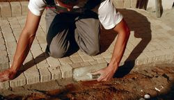 Przygotowanie brzegu nawierzchni do oporowania