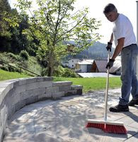 Wypełnianie fug piaskiem