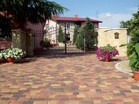 Ogrodzenia i nawierzchnie