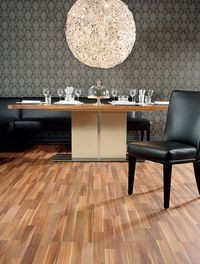 Płaszczyzny i głębia - Ściany i podłoga w salonie