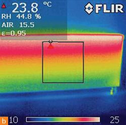Nieprawidłowo działający grzejnik płytowy z podłączeniem dolnym - kamera termowizyjna