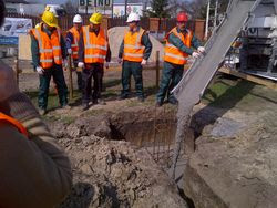 Pokaz wylewania fundamentów przy zastosowaniu innowacyjnego betonu samozagęszczalnego AGILIA&#8482; FUNDAMENTY