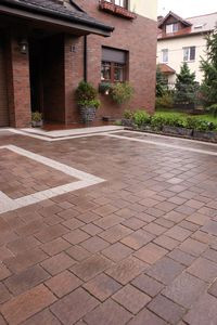 Nowe kostki brukowe Akropol