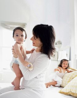 Gdy w domu jest dziecko, wybierzmy farby hipoalergiczne, o właściwościach potwierdzonych certyfikatem (np. Polskiego Towarzystwa Alergologicznego)